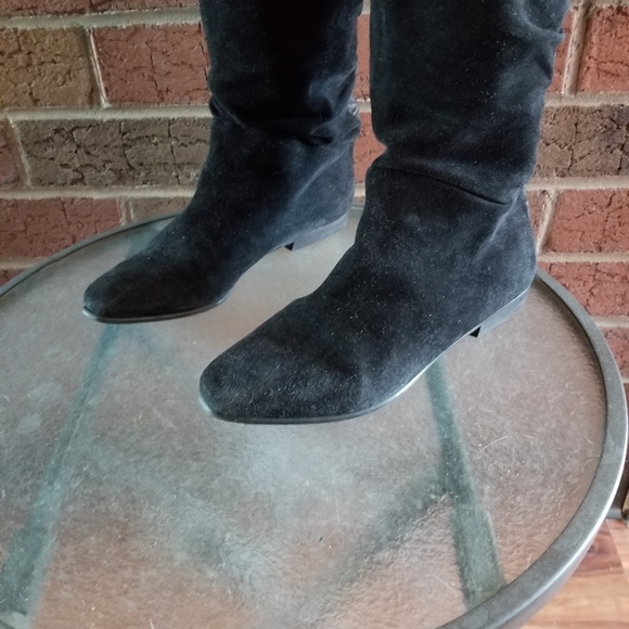 WOMANS' VINTAGE OVER-THE-KNEE SUEDE BOOT W LEATHER STRIPEDOWN BACK. FLAT Sz7 ITA - Picture 2 of 6